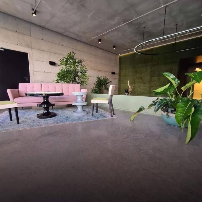 Cosmopolitan Apt 1407, 5 Star Facilities, 15M Sjo Airport, Parking, Pool, Gym Сан Хосе Екстериор снимка